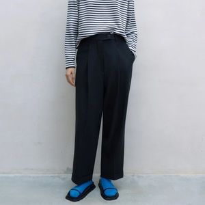 Codera tailoring masculine pants in black